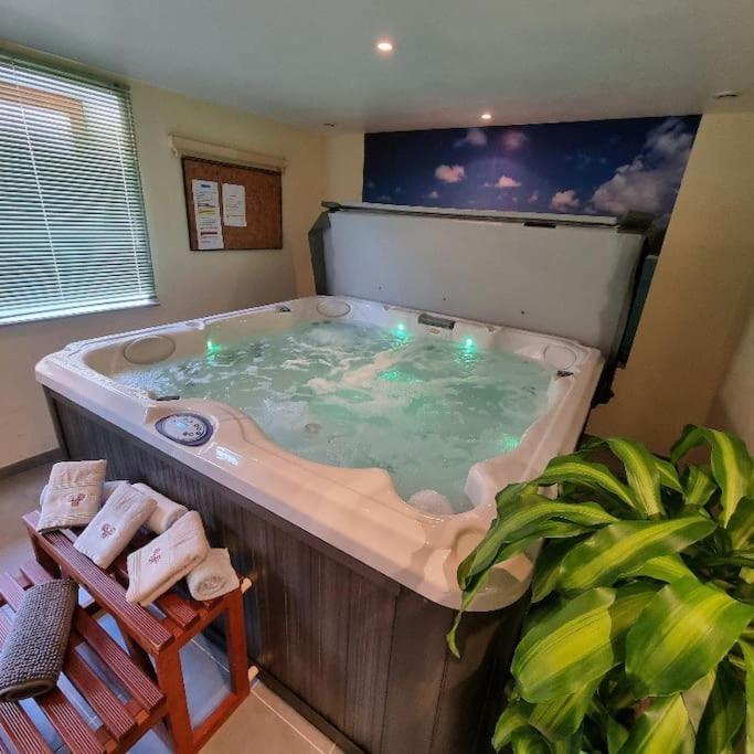 Gite Eglantine 2 A 6 Personnes Avec Spa Et Salle De Jeux Dans La Residence 旺特龙 外观 照片